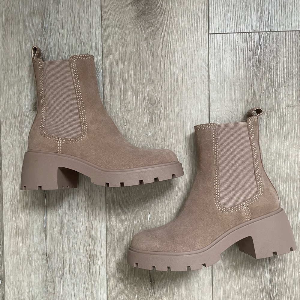 Steve Madden NWOT tan slip on chunky bootie